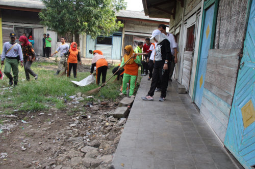 Bupati dan Seluruh OPD Kompak Bersihkan Lingkungan